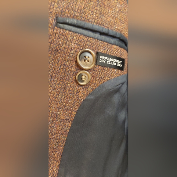 Classic Men's Brown Blazer - Picture 7 of 9